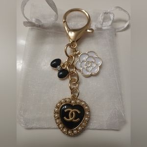 Luxury charm black pearl heart button on an unbranded keych…